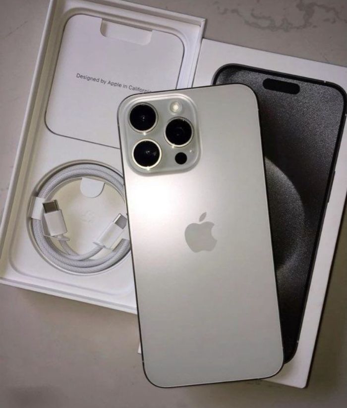 Une iPhone quinze pro Max - photo numéro 2