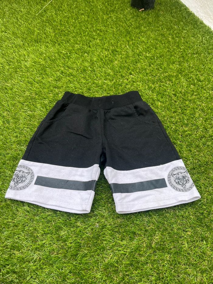 Très beau short kids star taille 8 ans