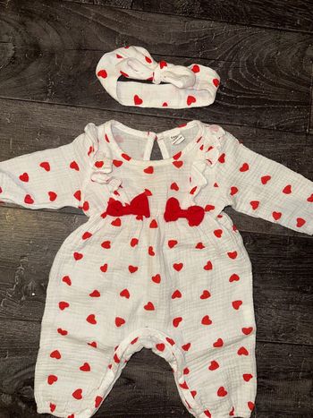 Combinaison imprimée cœurs