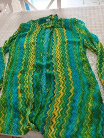 Chemise  marque coup de charme taille 2 à  boutons vert bleu et jaune