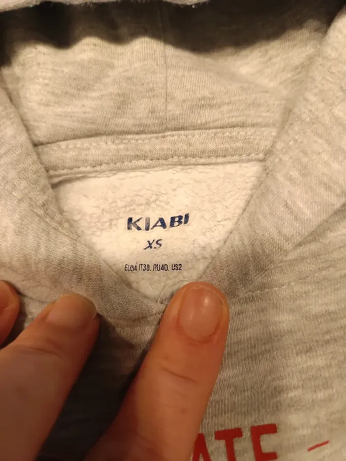 Vends sweat à capuche enfant Kiabi taille XS soit 14 ans . - photo numéro 3