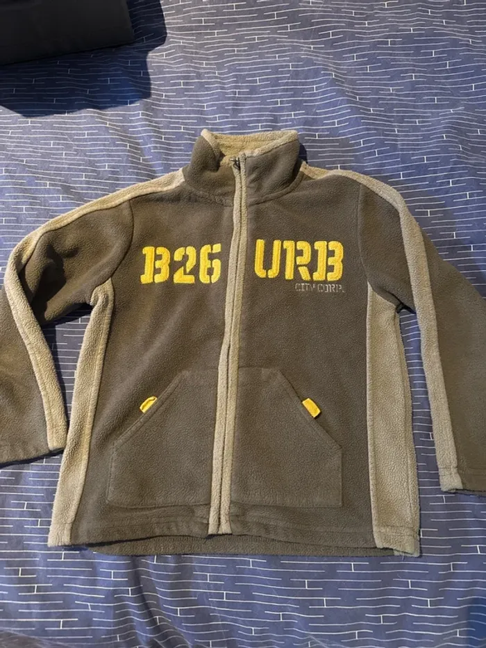 Pull polaire kaki à fermeture