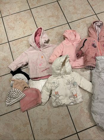 Lot de manteaux + gigoteuse +bonnet