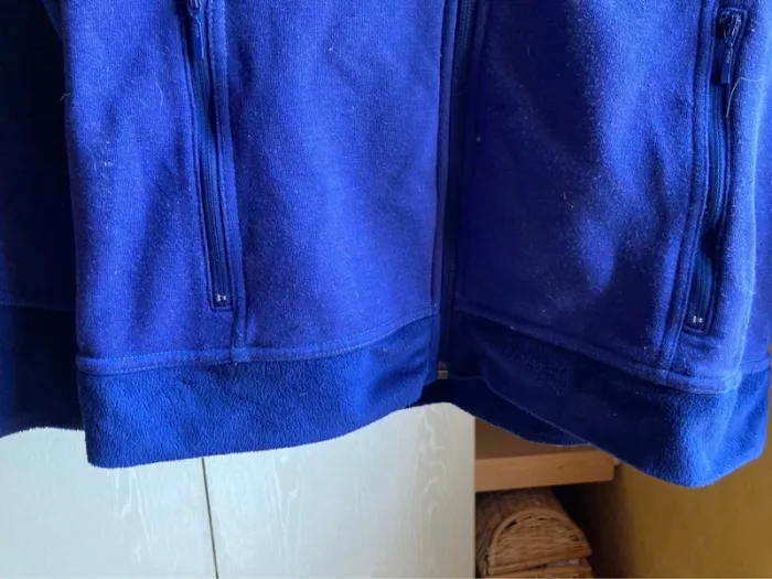 Superbe gilet à capuche molletonné jamais porté bleu royal et ciel - photo numéro 7