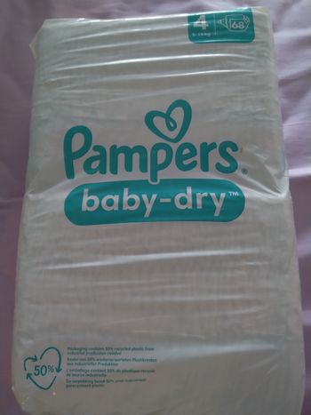 Paquet de couches bébé Pampers baby dry taille 4
