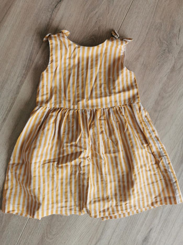 Robe à rayure mourtarde