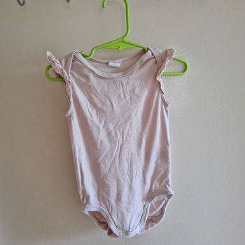 1 an body bretelle rose pale