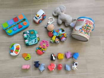 Lot jouets éveil bébé 