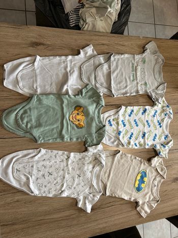 Lot 6 bodies manches courtes