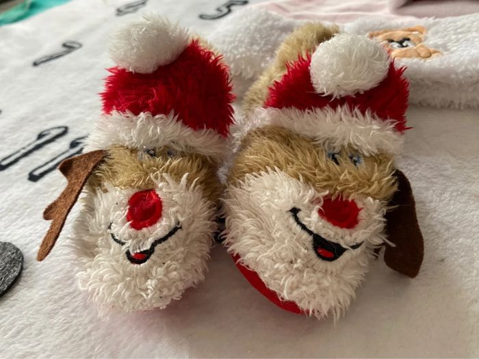 2 bonnets et chaussure noël 🎅🏻 - photo numéro 2