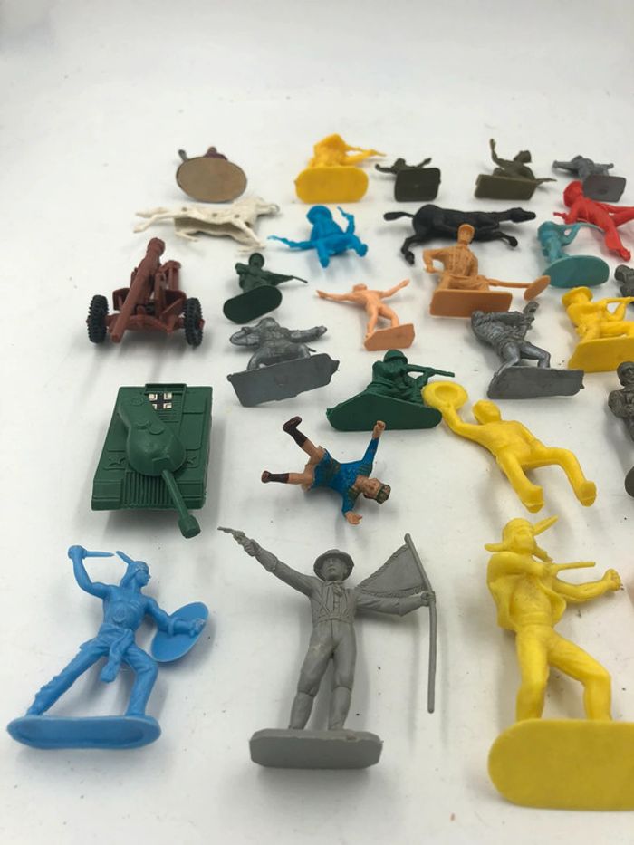 Lot de 29 figurines Soldats divers - photo numéro 2