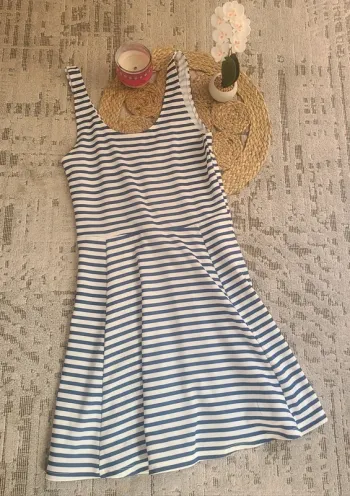 Robe blanche et bleu taille 38 H&M