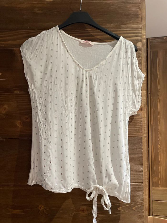 Tee shirt blanc et pois argenté épaule ouverte