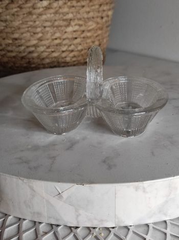 Salière poivrière ancienne en verre moulé