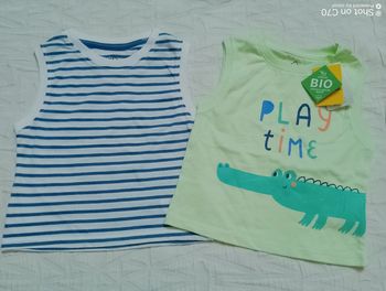 Tex lot 2 débardeurs avec étiquette 9 mois