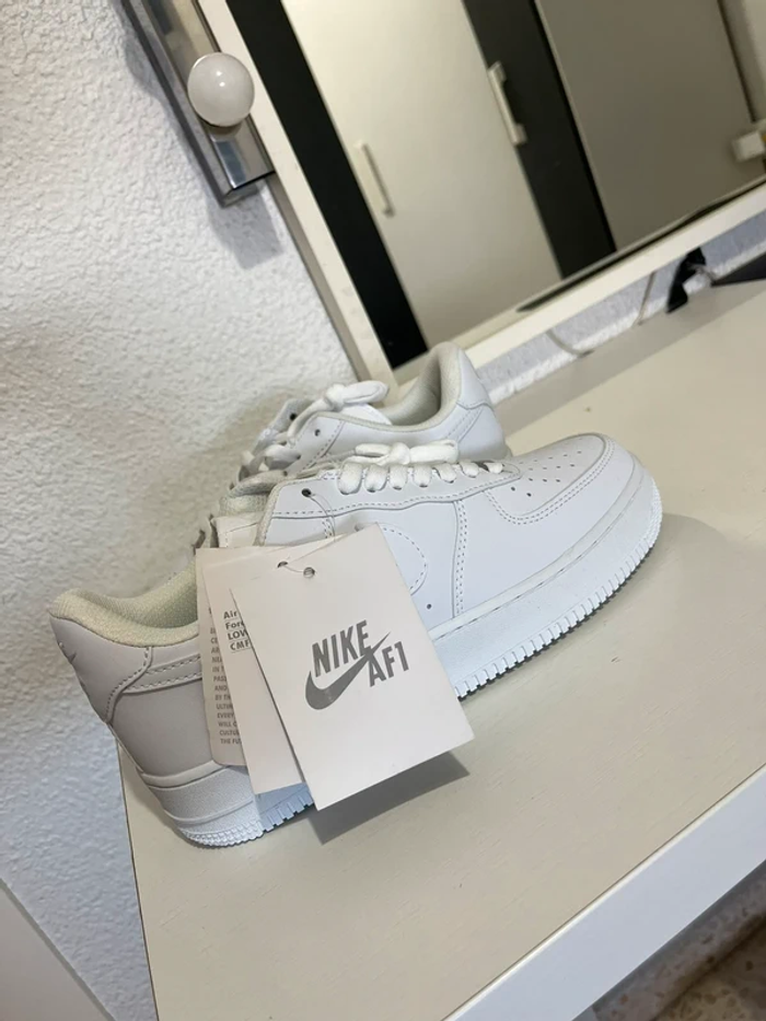 Nike Air Force 1  Taille 38 - photo numéro 3