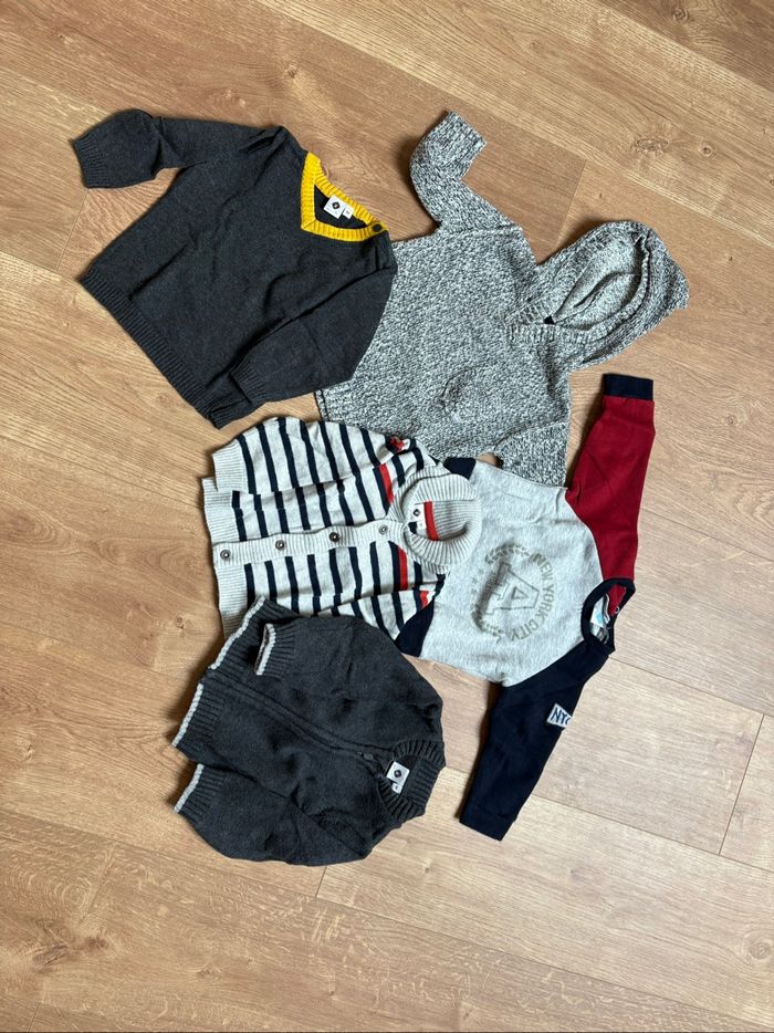 Lot 5 Pulls bébé garçon 9 mois