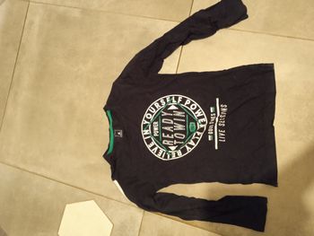 T shirt manches longues neuf.    Fireflt