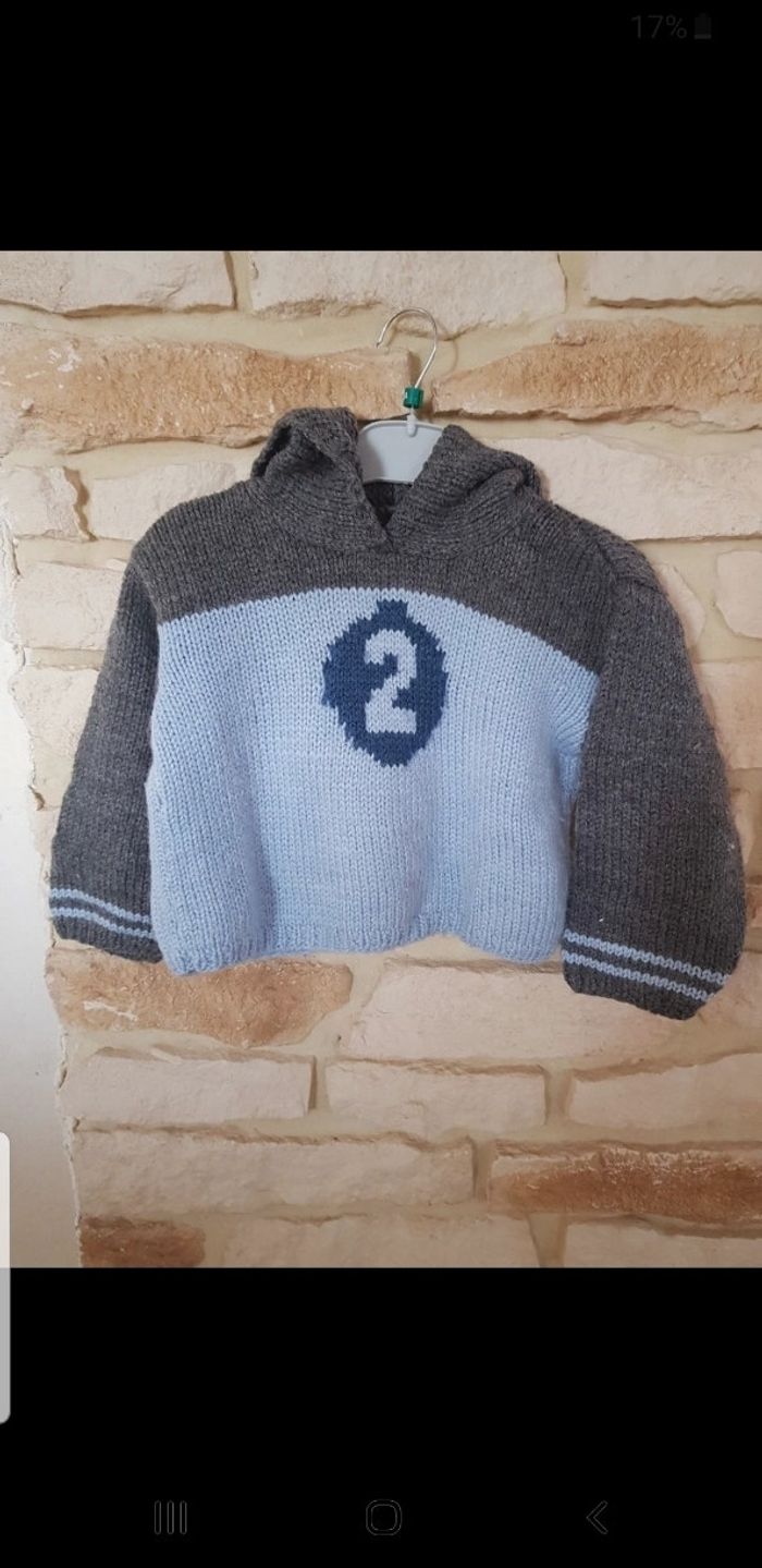 Pull garçon taille 24 mois