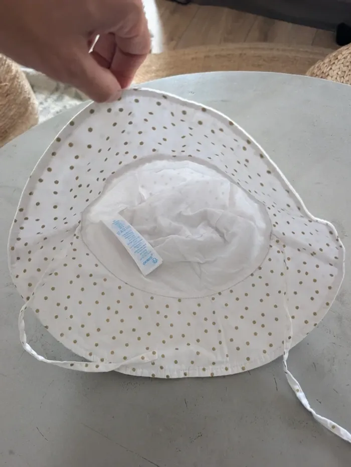 Chapeau neuf blanc points dorés taille 55 fille - photo numéro 2
