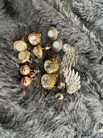 Lot de petites boucles d’oreilles
