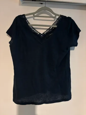 Haut bleu marine Camaïeu avec dentelle – Taille 36