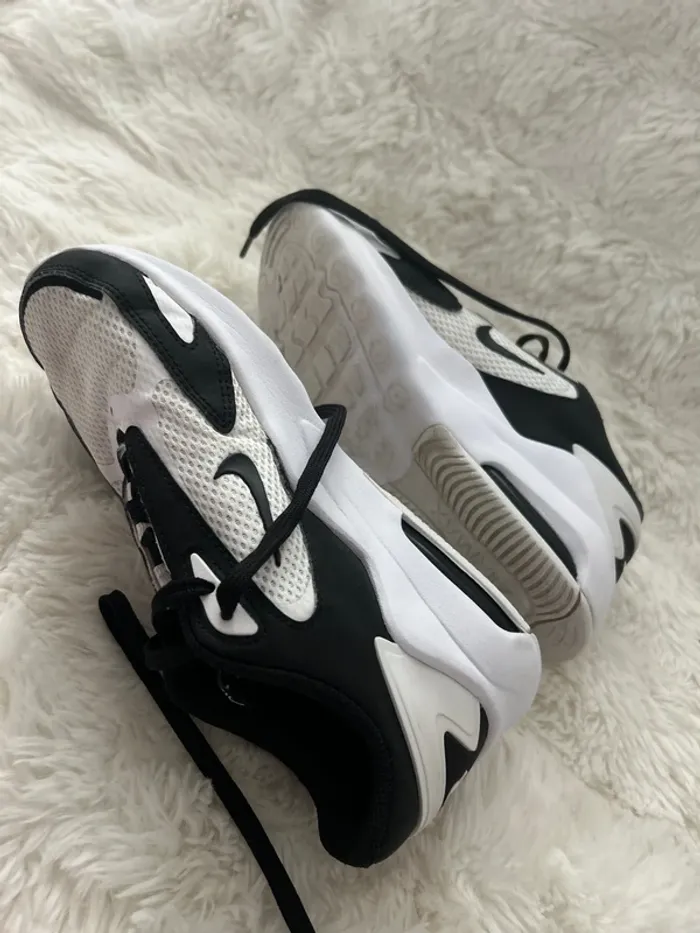 Baskets Nike Air Max p37,5 - photo numéro 5
