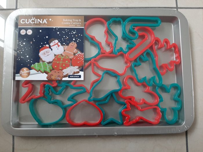 Plaque à gâteau + emportes-pièces de Noel