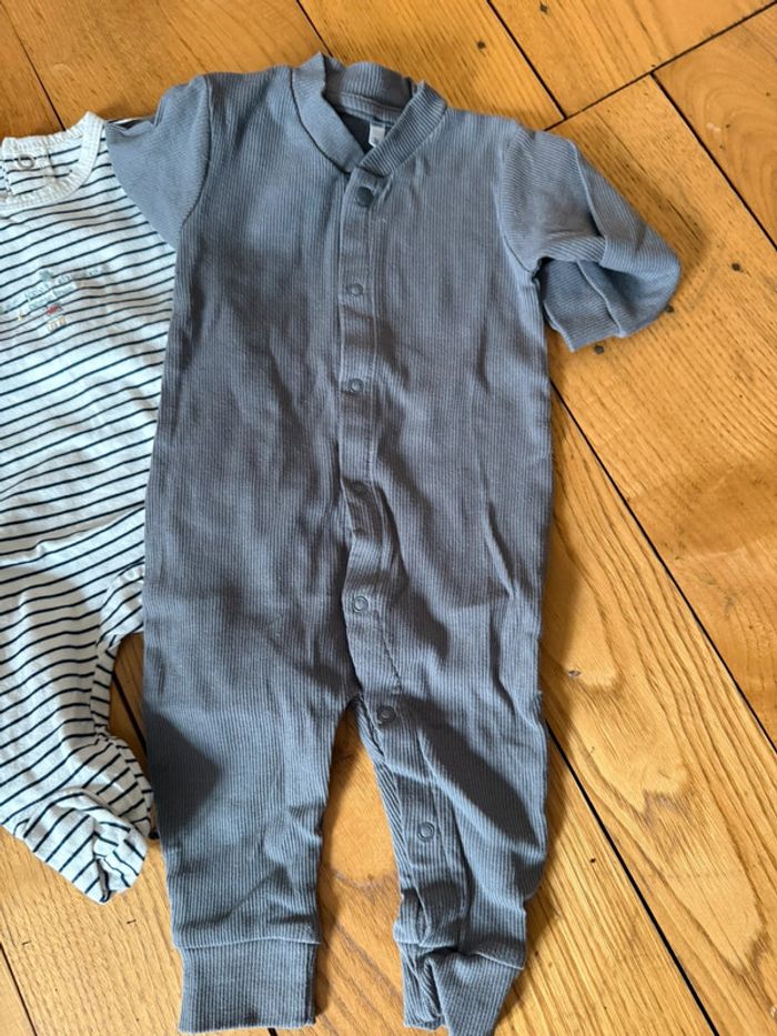 Lot de 5 pyjamas en très bon état taille 1 mois - photo numéro 4