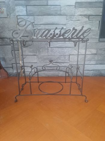 Support à tasses "Brasserie" en fer forgé léger