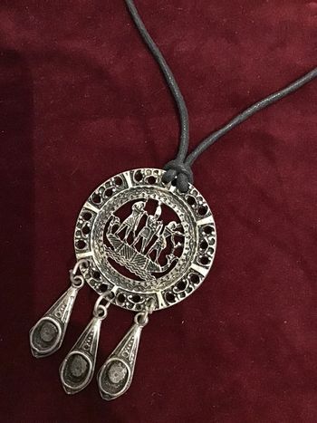 Joli pendentif lacet vintage. Années 80/90