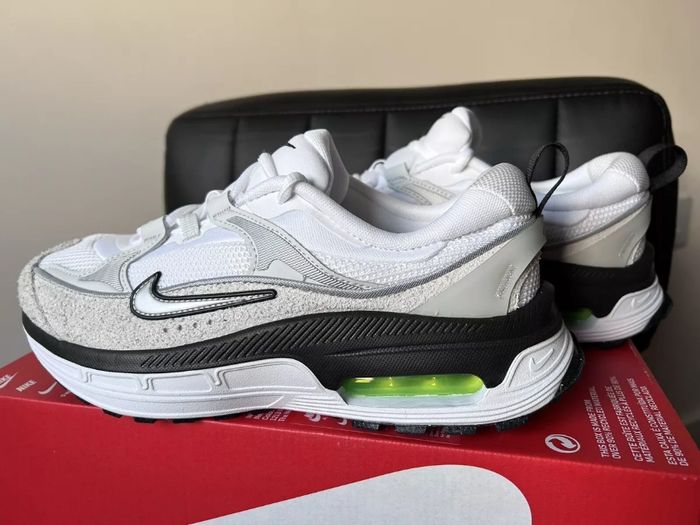 Baskets chaussures Nike neuves taille 38.5 - photo numéro 4