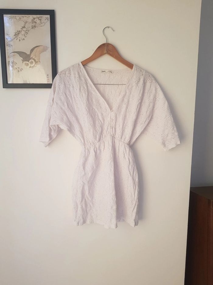 Mini robe blanche effet dentelle - photo numéro 2