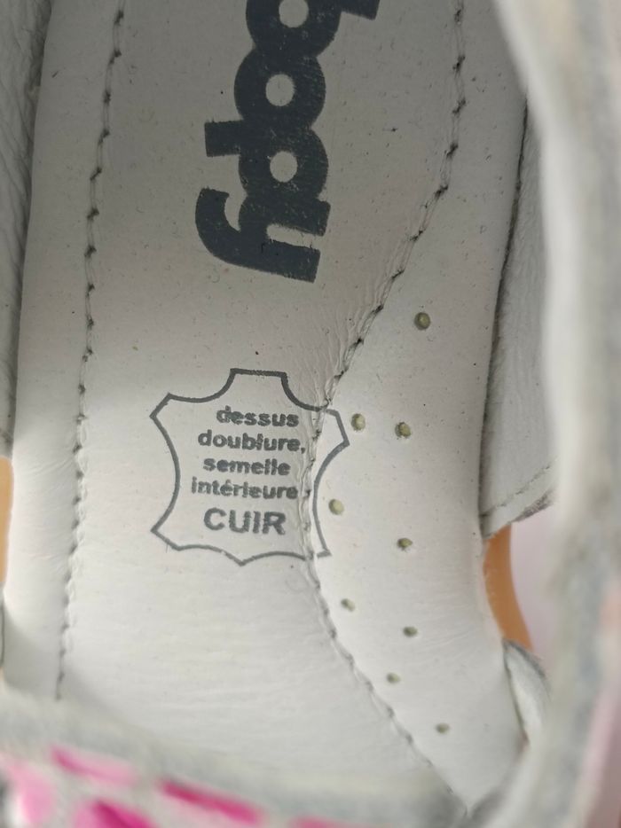 Sandale fille taille 22 de marque bopy
Matière cuir avec voûte plantaire
Fermeture par boucle - photo numéro 9