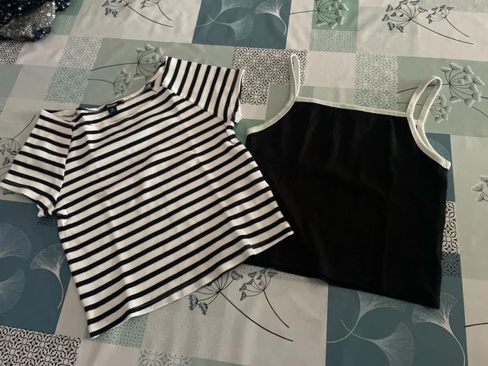 Lot 1 débardeur noir et 1 teeshirt type marinière 14ans