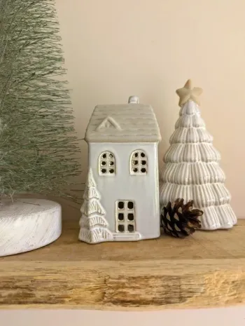 Petite maisonnette lumineuse en céramique avec sapins, éclairage led- NEUVE