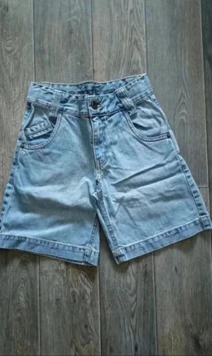 short jean bleu coupe large 8 ans / 128 cm·Très bon état·Okaïdi