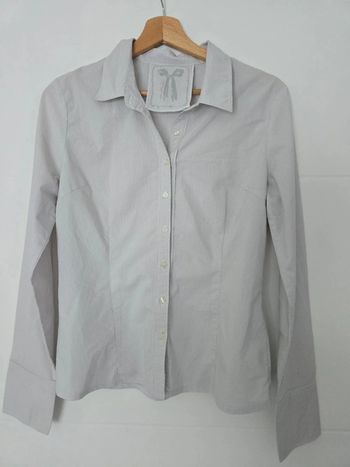 Chemise cintrée grise à rayures