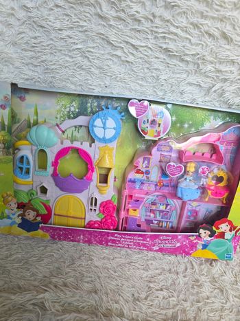Poupee figurine disney princesse little kingdom le château des princesses + cendrillon disneyland paris - disney store - hasbro