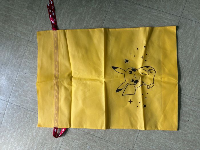 🌟 Sac de rangement Pikachu exclusivité pokémon center