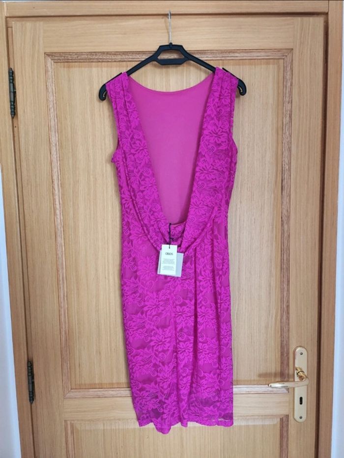 Robe dos nu en dentelle fushia ASOS - photo numéro 4