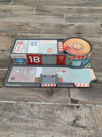 Garage station pompier secteur 18 Europe Distribution pour véhicules jouet enfant