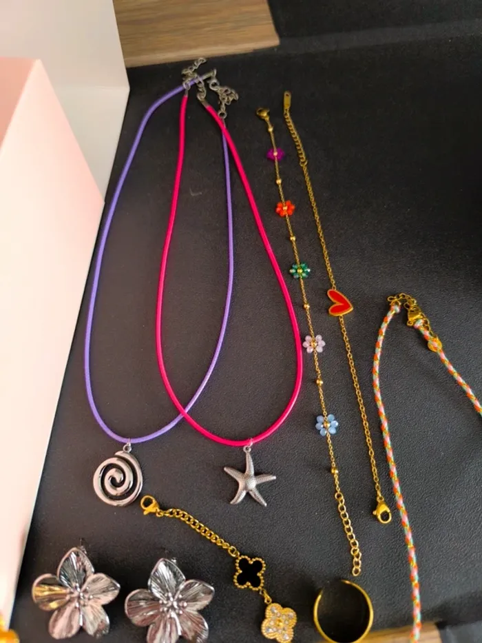 Lot de 50 bijoux dorés et argentés - photo numéro 2