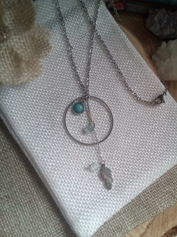 Collier plume pierres d'amazonite et d'apatite
