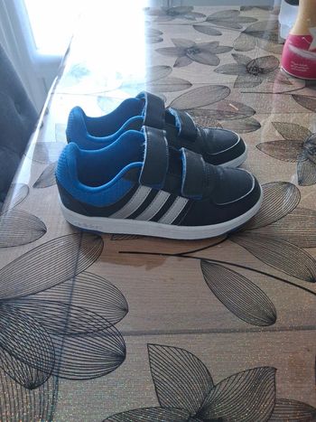 Basket adidas confort footbed taille 30