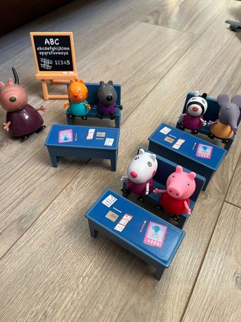 Salle de classe Peppa pig, jouets articulés 