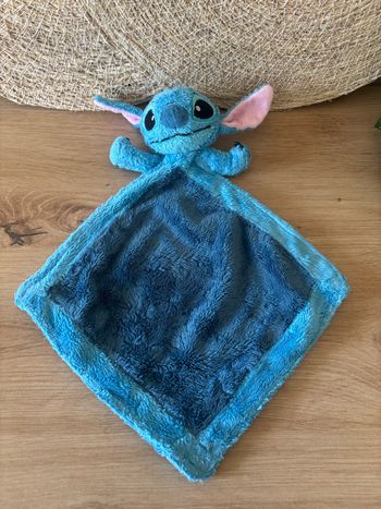 Doudou plat stitch bleu 2 tons Disney