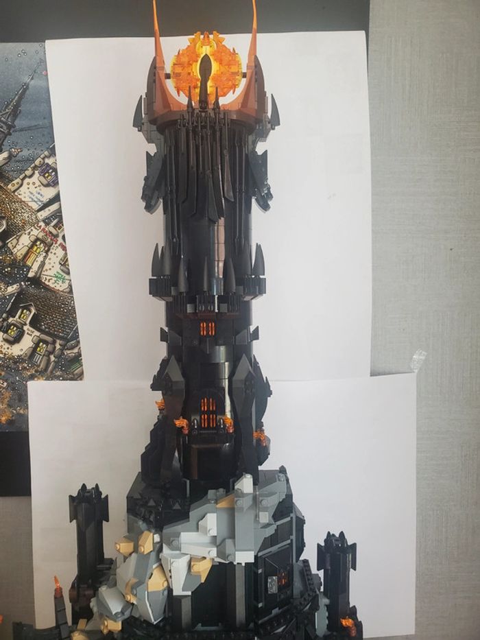Vends lego Seigneur des anneaux Barad-Dur. - photo numéro 4