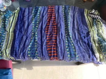 Foulard à motifs blues scarf print pistachio de chez nude atelier