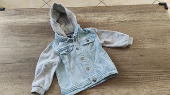 Veste en jean avec capuche 24 mois